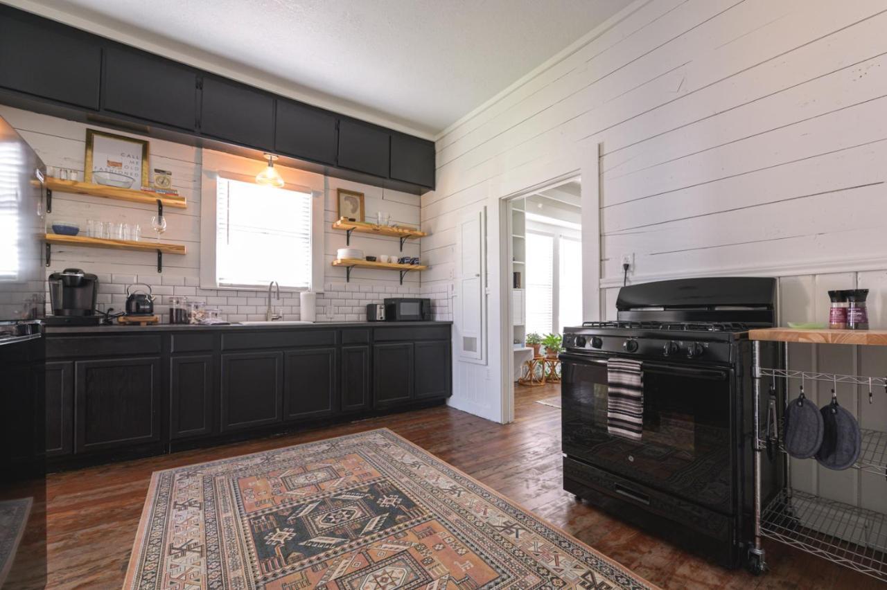 Restored 1930S Uptown Bungalow 2 Min. To Magnolia Waco Eksteriør bilde