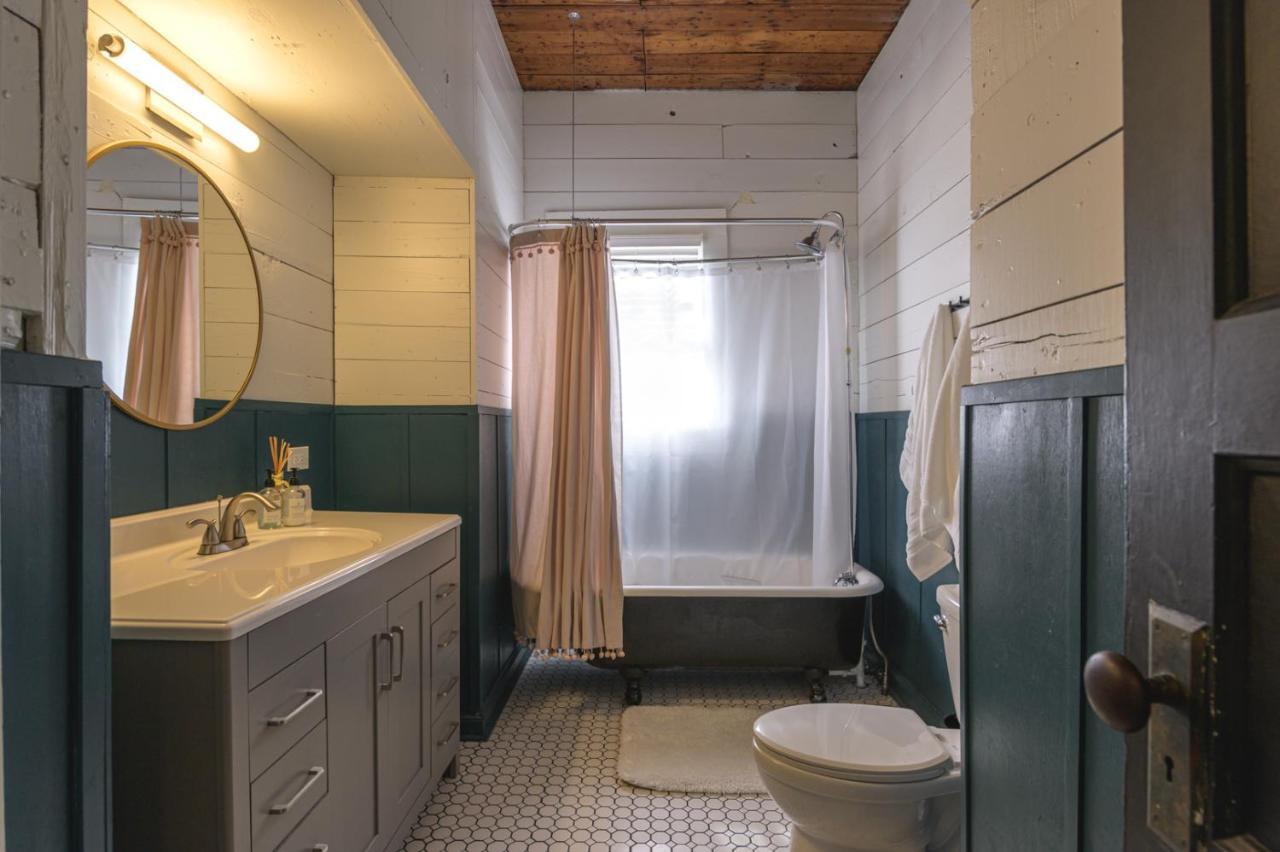 Restored 1930S Uptown Bungalow 2 Min. To Magnolia Waco Eksteriør bilde